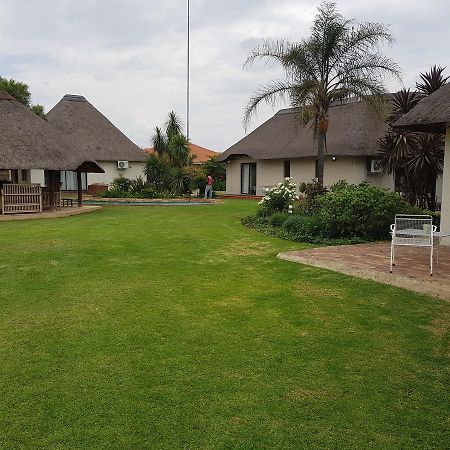 12 On Vaal Drive Guesthouse Vanderbijlpark Exterior photo