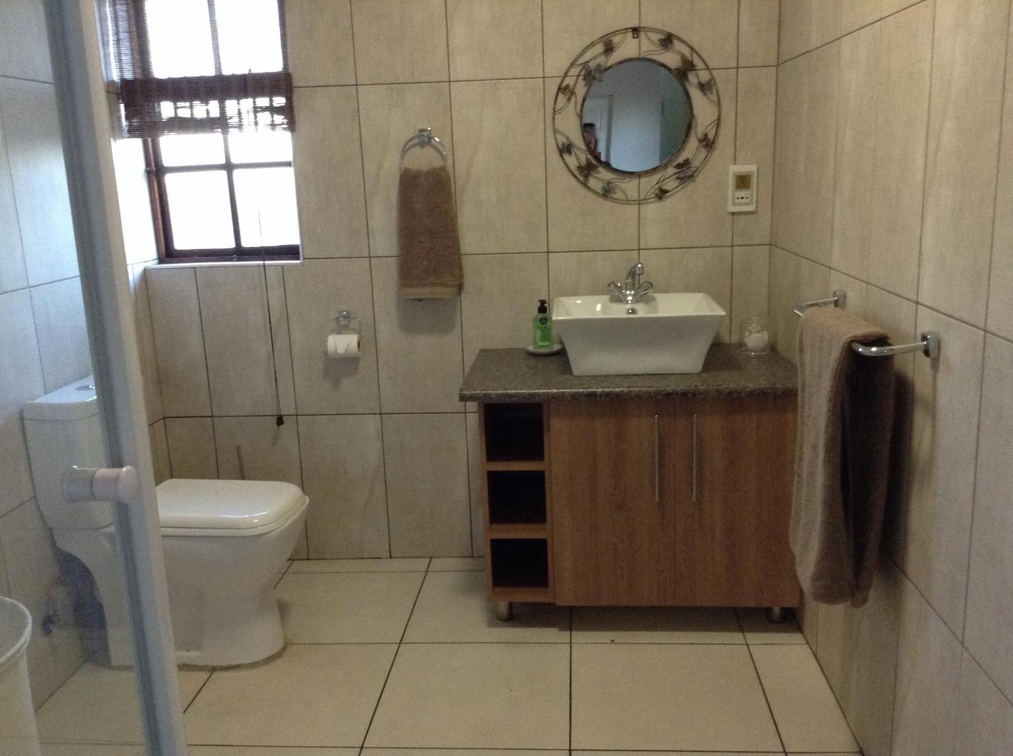 12 On Vaal Drive Guesthouse Vanderbijlpark Room photo