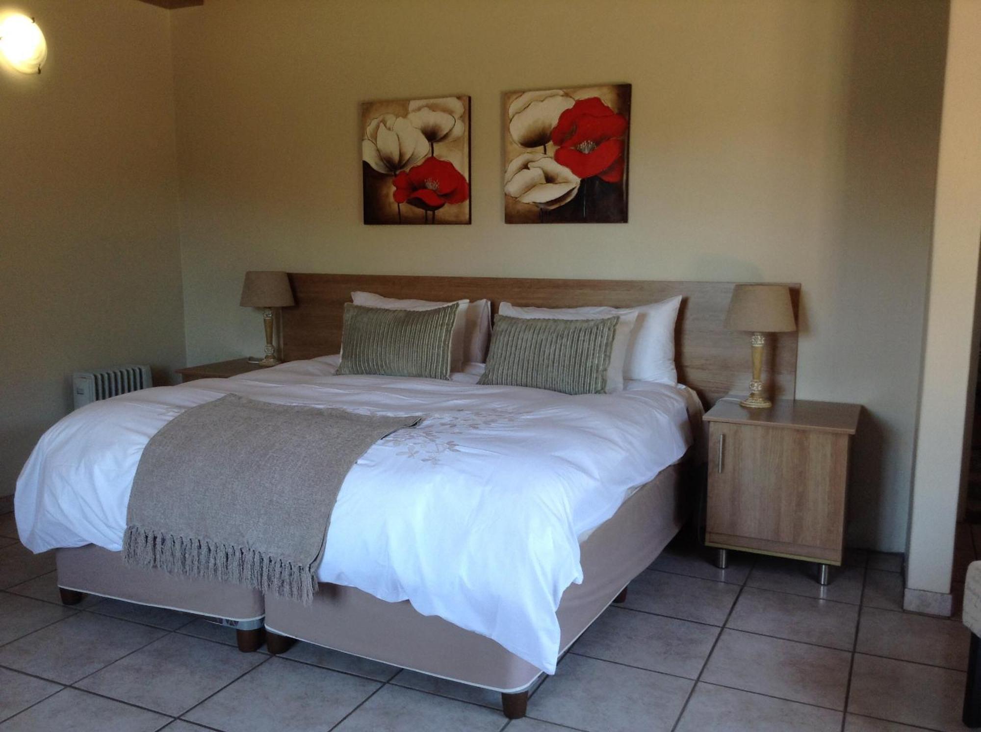 12 On Vaal Drive Guesthouse Vanderbijlpark Room photo