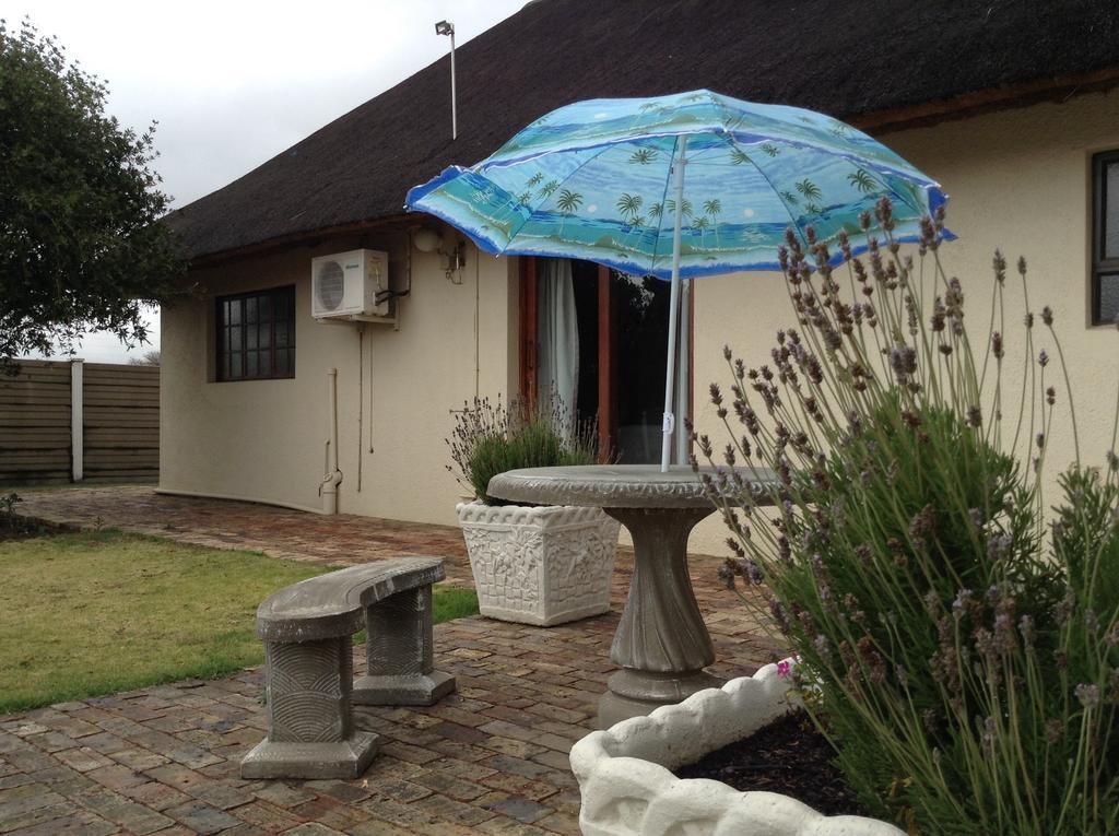 12 On Vaal Drive Guesthouse Vanderbijlpark Exterior photo