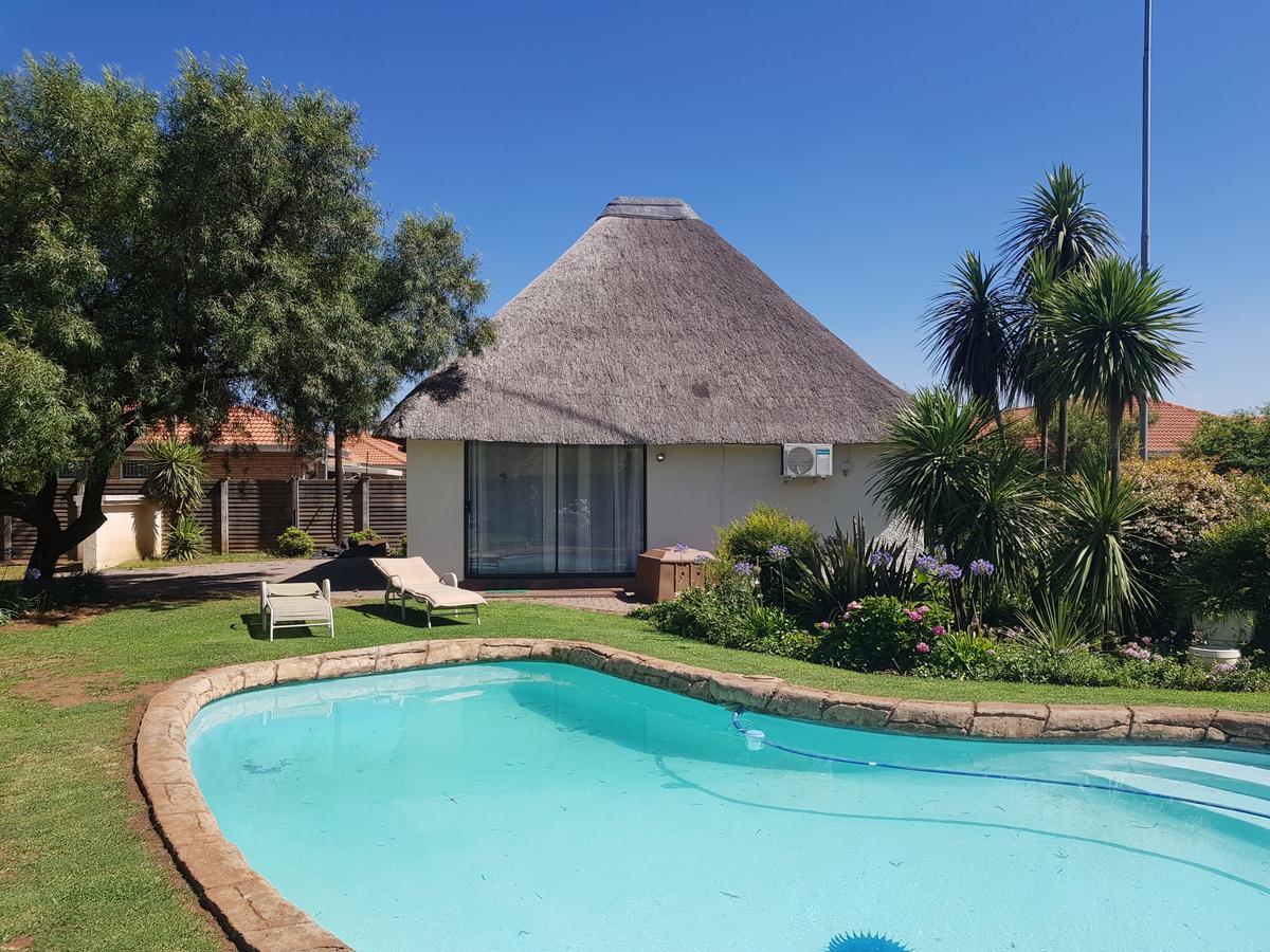 12 On Vaal Drive Guesthouse Vanderbijlpark Exterior photo