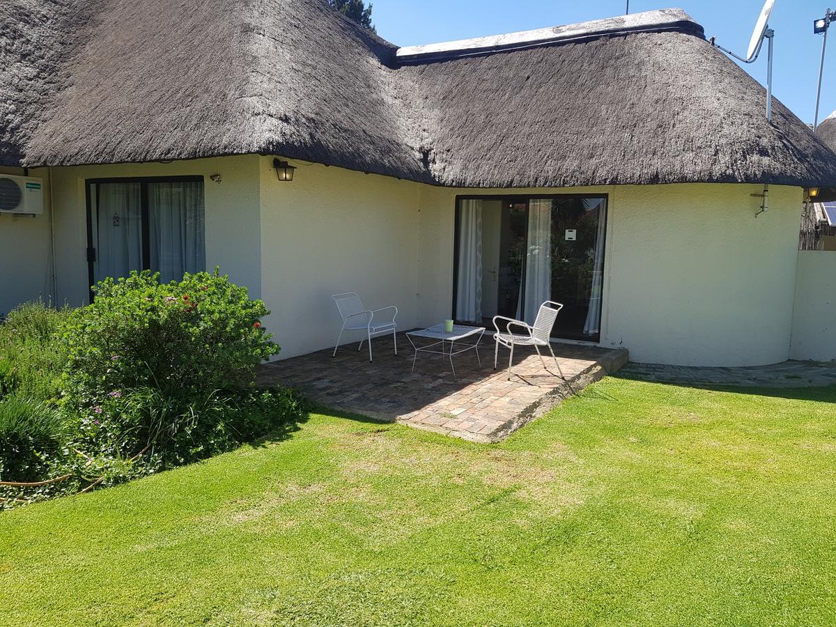 12 On Vaal Drive Guesthouse Vanderbijlpark Exterior photo