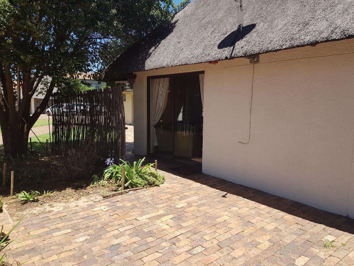 12 On Vaal Drive Guesthouse Vanderbijlpark Exterior photo